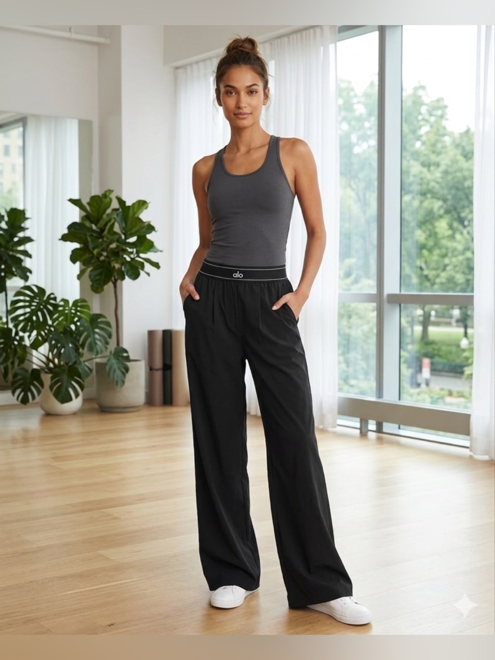ALO Yoga Black Elastic Logo Waistband Tag Detail